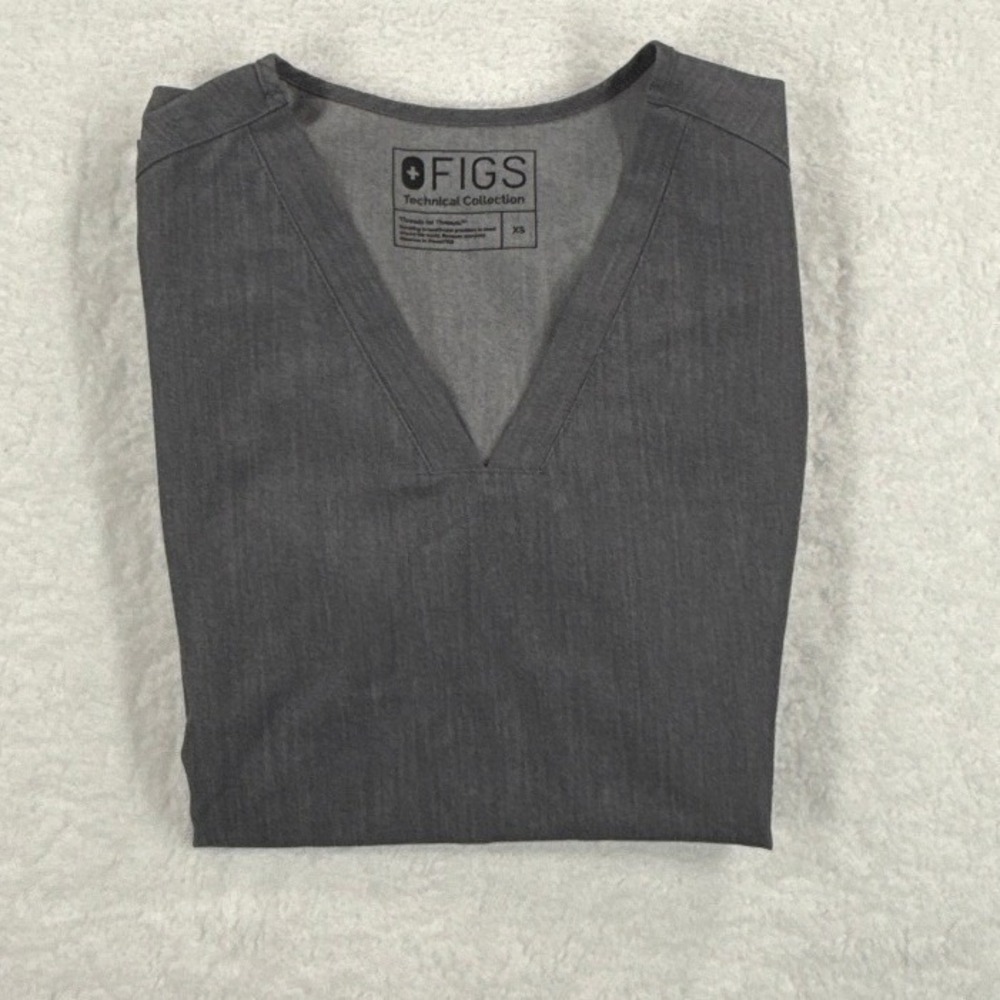 FIGS Technical Collection Womens XS Heather Gray V-Neck Scrub Top 2-Pocket